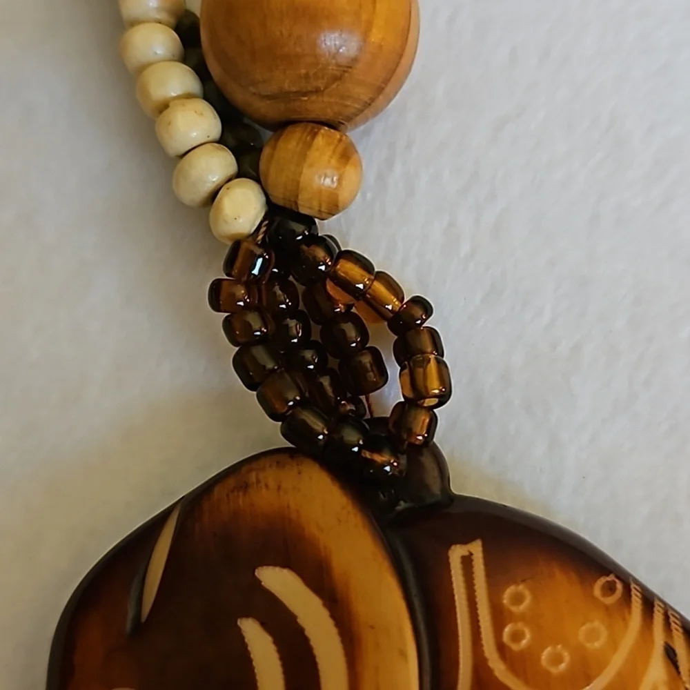 VTG 1980s African Elephant Pendant Tribal Ethnic Wood Bead Assymetric Necklace